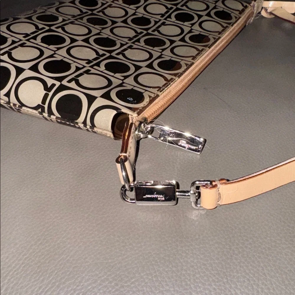 Salvatore Ferragamo Gancini transparent Pochette bag. AUTHENTIC 🤎⚡️flash sale! - Picture 4 of 11